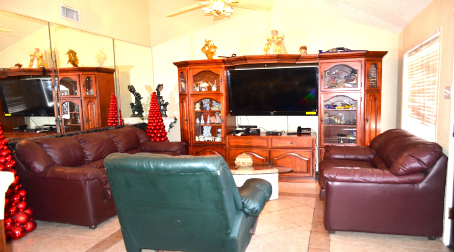 133 Los Fresnos Lp, Laredo, Texas 78046-7717, 3 Bedrooms Bedrooms, 5 Rooms Rooms,2 BathroomsBathrooms,Residential,For Sale,133 Los Fresnos Lp,20262075