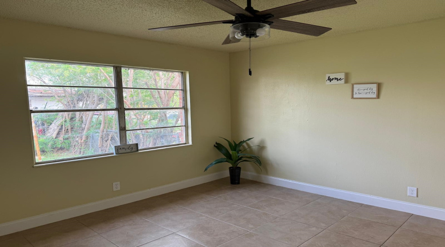 3315 N Arkansas Ave, Laredo, Texas 78043, 2 Bedrooms Bedrooms, 3 Rooms Rooms,1 BathroomBathrooms,Residential,For Rent,3315 N Arkansas Ave,20262077