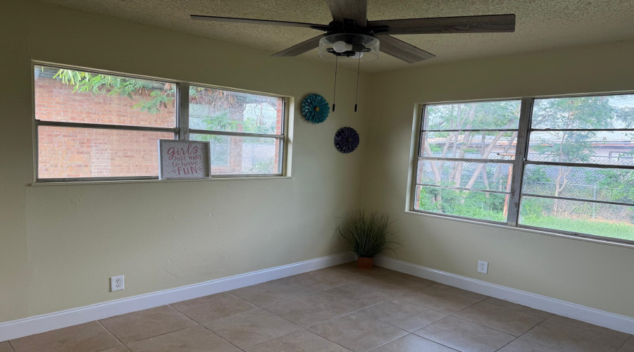 3315 N Arkansas Ave, Laredo, Texas 78043, 2 Bedrooms Bedrooms, 3 Rooms Rooms,1 BathroomBathrooms,Residential,For Rent,3315 N Arkansas Ave,20262077