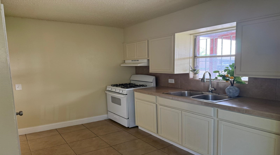 3315 N Arkansas Ave, Laredo, Texas 78043, 2 Bedrooms Bedrooms, 3 Rooms Rooms,1 BathroomBathrooms,Residential,For Rent,3315 N Arkansas Ave,20262077