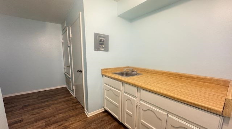 6202 McPherson Rd, Laredo, Texas 78041, 1 Room Rooms,1 BathroomBathrooms,Commercial retail/office,For Rent,6202 McPherson Rd,20262081