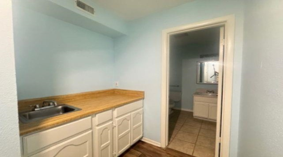 6202 McPherson Rd, Laredo, Texas 78041, 1 Room Rooms,1 BathroomBathrooms,Commercial retail/office,For Rent,6202 McPherson Rd,20262081