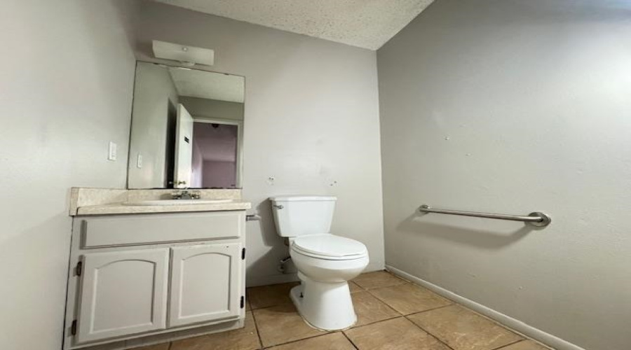 6202 McPherson Rd, Laredo, Texas 78041, 1 Room Rooms,1 BathroomBathrooms,Commercial retail/office,For Rent,6202 McPherson Rd,20262082