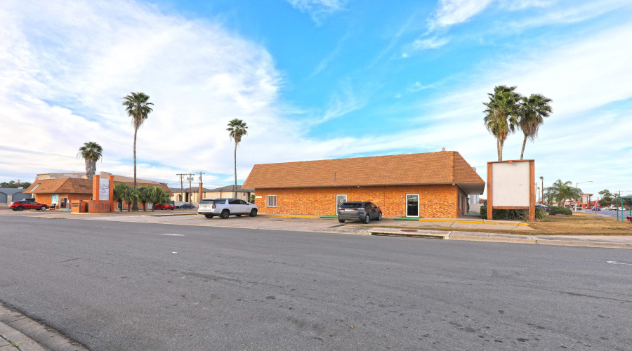 6202 McPherson Rd, Laredo, Texas 78041, 1 Room Rooms,1 BathroomBathrooms,Commercial retail/office,For Rent,6202 McPherson Rd,20262084