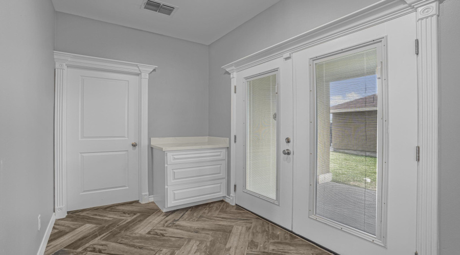 3801 Yvonne Ramirez Ct., Laredo, Texas 78046, 4 Bedrooms Bedrooms, 8 Rooms Rooms,2 BathroomsBathrooms,Residential,For Sale,3801 Yvonne Ramirez Ct.,20262083