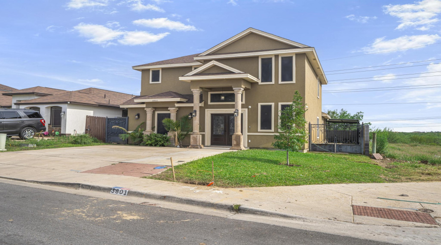 3801 Yvonne Ramirez Ct., Laredo, Texas 78046, 4 Bedrooms Bedrooms, 8 Rooms Rooms,2 BathroomsBathrooms,Residential,For Sale,3801 Yvonne Ramirez Ct.,20262083