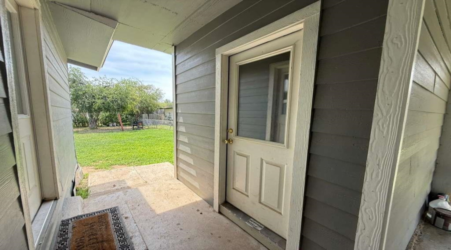 1755 N 7th St, Crystal City, Texas 78839, 3 Bedrooms Bedrooms, 3 Rooms Rooms,1 BathroomBathrooms,Residential,For Sale,1755 N 7th St,20262086