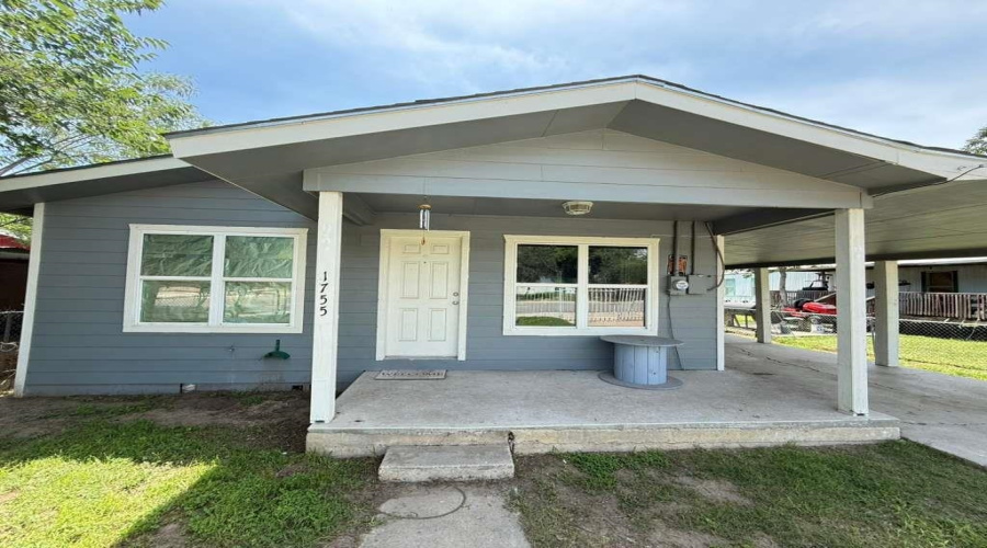 1755 N 7th St, Crystal City, Texas 78839, 3 Bedrooms Bedrooms, 3 Rooms Rooms,1 BathroomBathrooms,Residential,For Sale,1755 N 7th St,20262086
