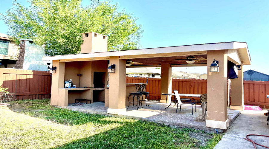 1515 Cozumel Dr, Laredo, Texas 78046, 4 Bedrooms Bedrooms, 5 Rooms Rooms,2 BathroomsBathrooms,Residential,For Sale,1515 Cozumel Dr,20262087