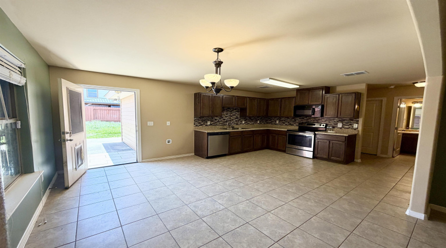 1515 Cozumel Dr, Laredo, Texas 78046, 4 Bedrooms Bedrooms, 5 Rooms Rooms,2 BathroomsBathrooms,Residential,For Sale,1515 Cozumel Dr,20262087