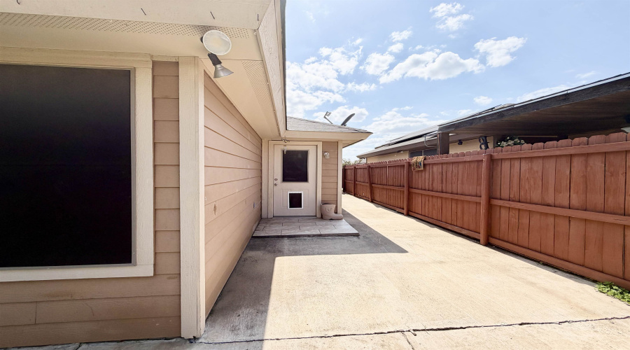 1515 Cozumel Dr, Laredo, Texas 78046, 4 Bedrooms Bedrooms, 5 Rooms Rooms,2 BathroomsBathrooms,Residential,For Sale,1515 Cozumel Dr,20262087