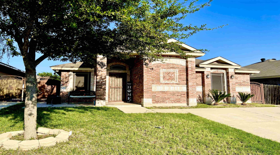1515 Cozumel Dr, Laredo, Texas 78046, 4 Bedrooms Bedrooms, 5 Rooms Rooms,2 BathroomsBathrooms,Residential,For Sale,1515 Cozumel Dr,20262087