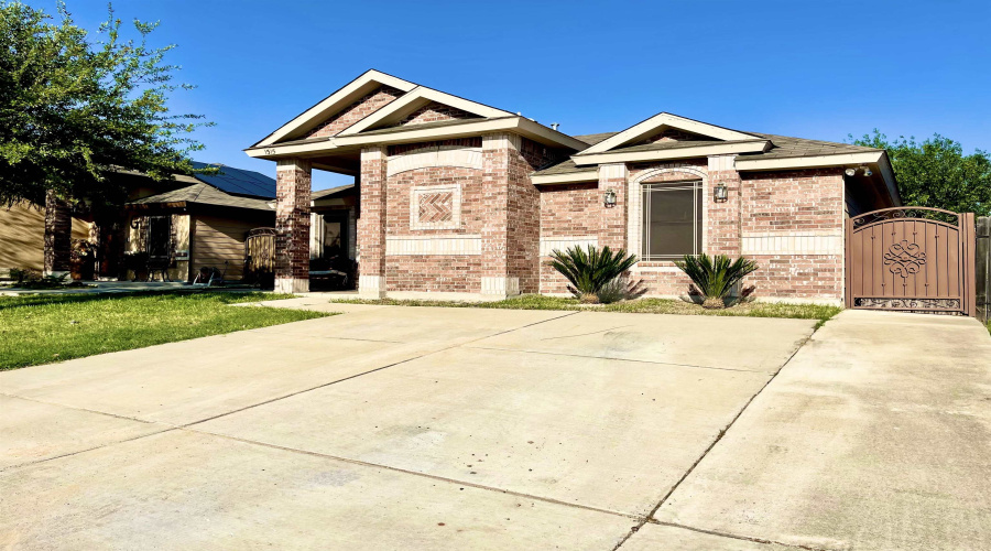 1515 Cozumel Dr, Laredo, Texas 78046, 4 Bedrooms Bedrooms, 5 Rooms Rooms,2 BathroomsBathrooms,Residential,For Sale,1515 Cozumel Dr,20262087