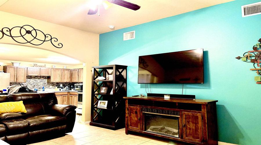 1515 Cozumel Dr, Laredo, Texas 78046, 4 Bedrooms Bedrooms, 5 Rooms Rooms,2 BathroomsBathrooms,Residential,For Sale,1515 Cozumel Dr,20262087