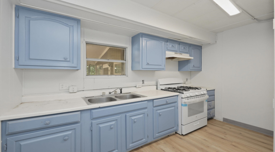 2811 Lee Ave, Laredo, Texas 78040, 1 Bedroom Bedrooms, 2 Rooms Rooms,1 BathroomBathrooms,Residential,For Sale,2811 Lee Ave,20262089