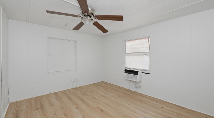 2811 Lee Ave, Laredo, Texas 78040, 1 Bedroom Bedrooms, 2 Rooms Rooms,1 BathroomBathrooms,Residential,For Sale,2811 Lee Ave,20262089