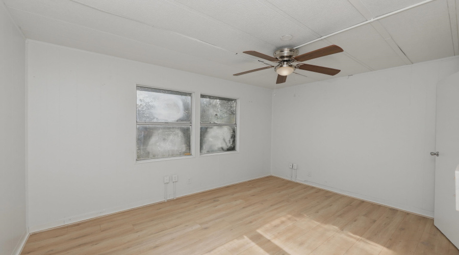 2811 Lee Ave, Laredo, Texas 78040, 1 Bedroom Bedrooms, 2 Rooms Rooms,1 BathroomBathrooms,Residential,For Sale,2811 Lee Ave,20262089