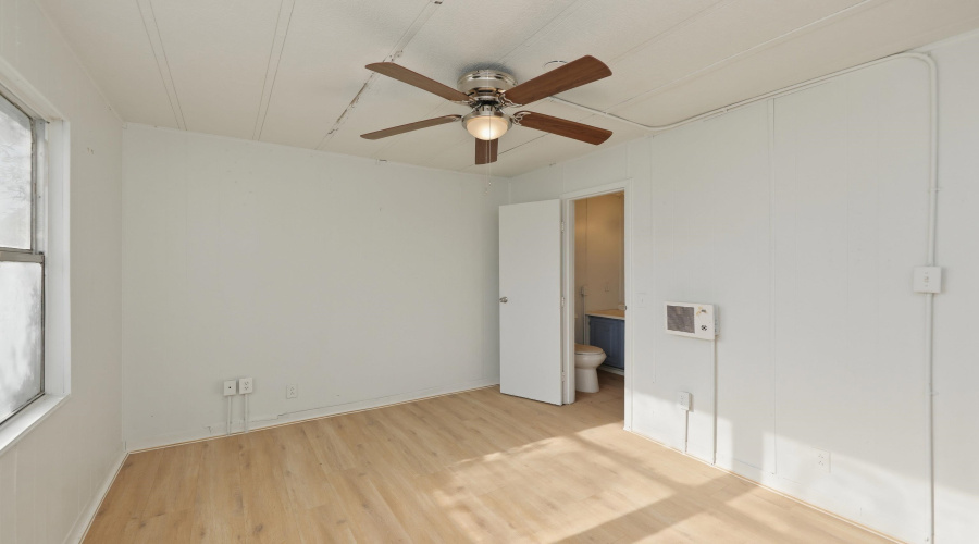 2811 Lee Ave, Laredo, Texas 78040, 1 Bedroom Bedrooms, 2 Rooms Rooms,1 BathroomBathrooms,Residential,For Sale,2811 Lee Ave,20262089