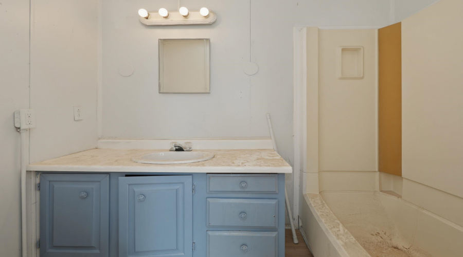 2811 Lee Ave, Laredo, Texas 78040, 1 Bedroom Bedrooms, 2 Rooms Rooms,1 BathroomBathrooms,Residential,For Sale,2811 Lee Ave,20262089