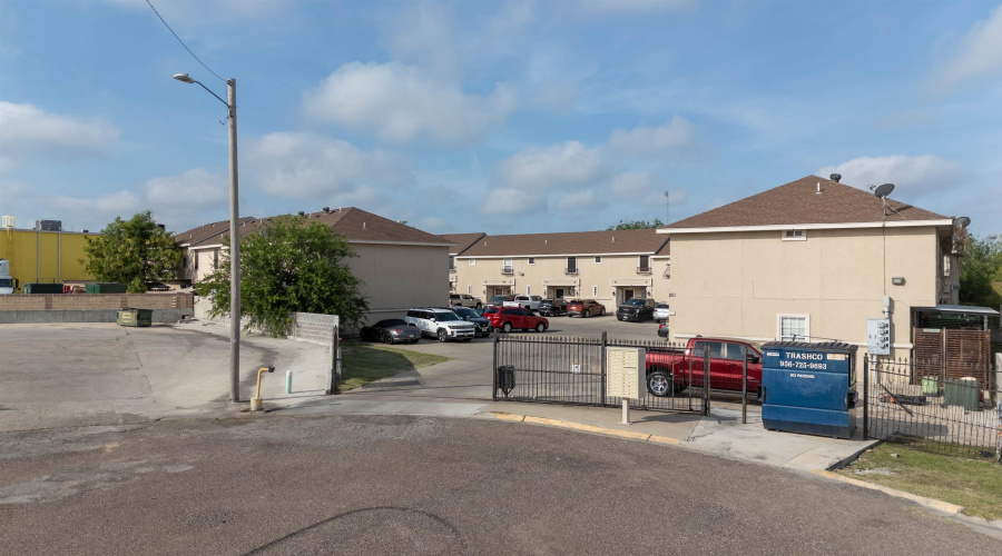 201 Abigail Dominguez, Laredo, Texas 78043, 3 Bedrooms Bedrooms, 5 Rooms Rooms,2 BathroomsBathrooms,Residential,For Sale,201 Abigail Dominguez,20262090