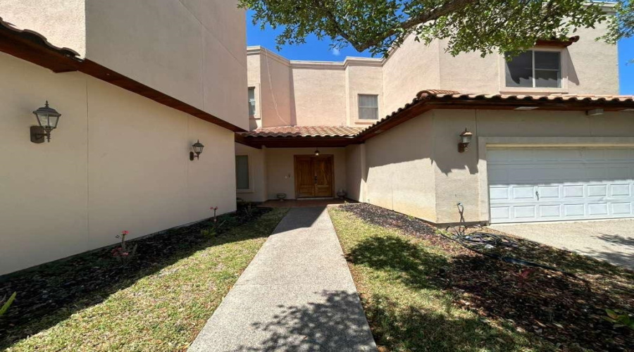 2110 Bermuda Dr, Laredo, Texas 78045, 3 Bedrooms Bedrooms, 8 Rooms Rooms,4 BathroomsBathrooms,Residential,For Sale,2110 Bermuda Dr,20262091