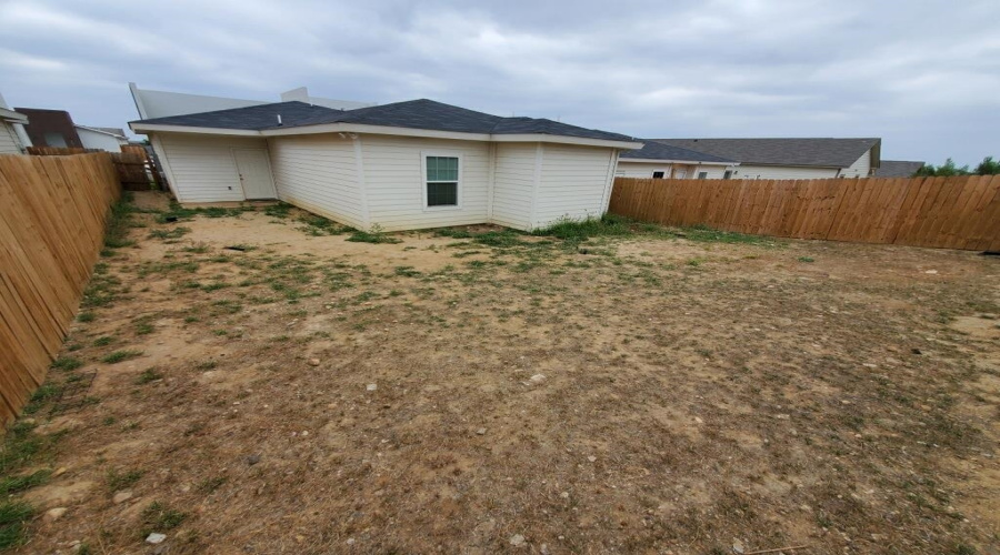 5718 St. Joan of Arc Lp., LAREDO, Texas 78046, 3 Bedrooms Bedrooms, 5 Rooms Rooms,2 BathroomsBathrooms,Residential,For Rent,5718 St. Joan of Arc Lp.,20262093