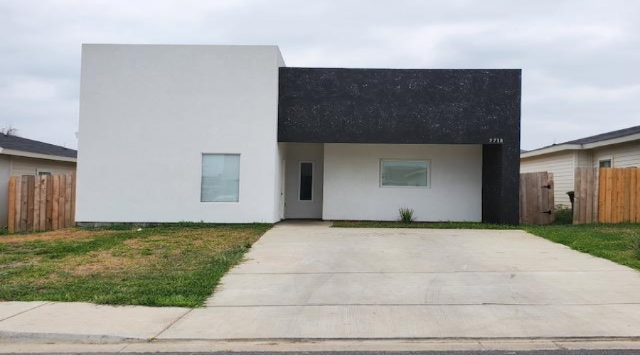 5718 St. Joan of Arc Lp., LAREDO, Texas 78046, 3 Bedrooms Bedrooms, 5 Rooms Rooms,2 BathroomsBathrooms,Residential,For Rent,5718 St. Joan of Arc Lp.,20262093