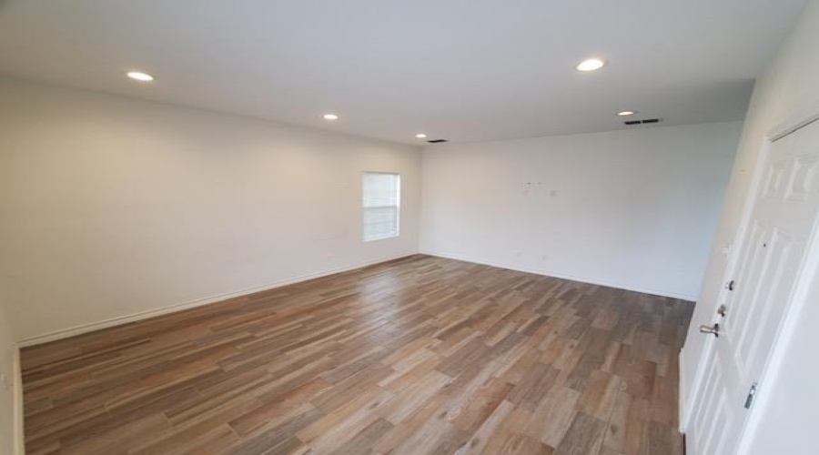 5718 St. Joan of Arc Lp., LAREDO, Texas 78046, 3 Bedrooms Bedrooms, 5 Rooms Rooms,2 BathroomsBathrooms,Residential,For Rent,5718 St. Joan of Arc Lp.,20262093