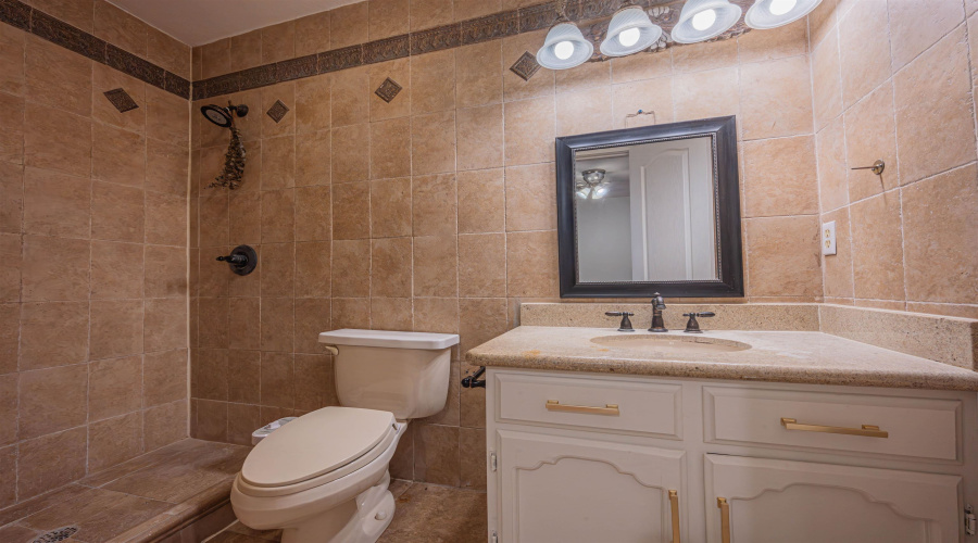 226 Sunset Lp, Laredo, Texas 78046, 3 Bedrooms Bedrooms, 6 Rooms Rooms,3 BathroomsBathrooms,Residential,For Rent,226 Sunset Lp,20262097