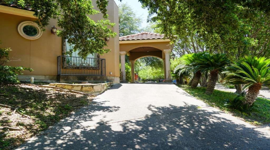 331 St Julien Dr, LAREDO, Texas 78041, 4 Bedrooms Bedrooms, 10 Rooms Rooms,4 BathroomsBathrooms,Residential,For Sale,331 St Julien Dr,20262098