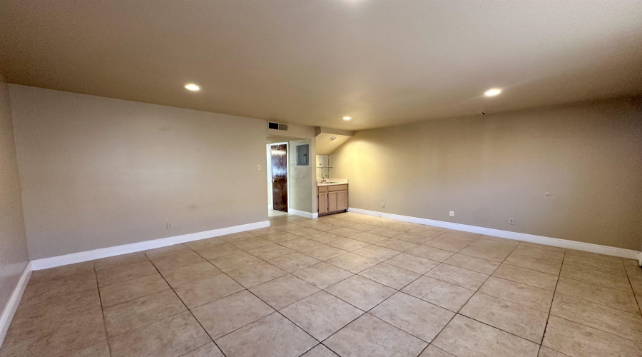 8915 McPherson Rd, Laredo, Texas 78045, 2 Bedrooms Bedrooms, 5 Rooms Rooms,2 BathroomsBathrooms,Residential,For Rent,8915 McPherson Rd,20262099