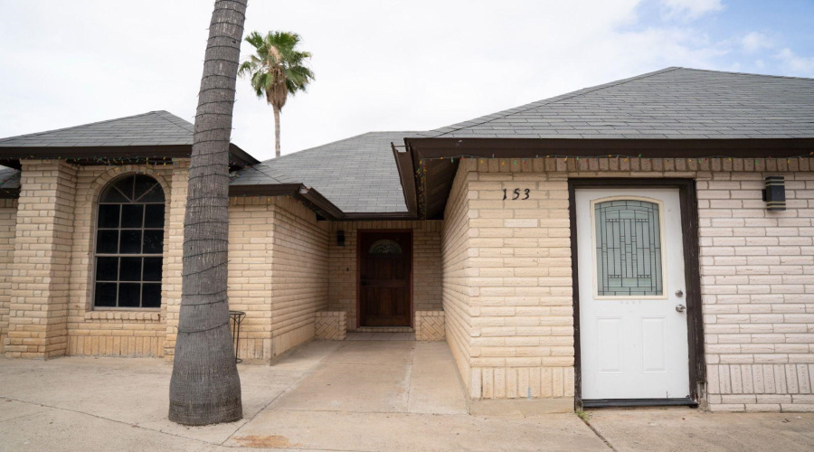 153 Biscayne Lp, Laredo, Texas 78045, 4 Bedrooms Bedrooms, 7 Rooms Rooms,3 BathroomsBathrooms,Residential,For Sale,153 Biscayne Lp,20262100