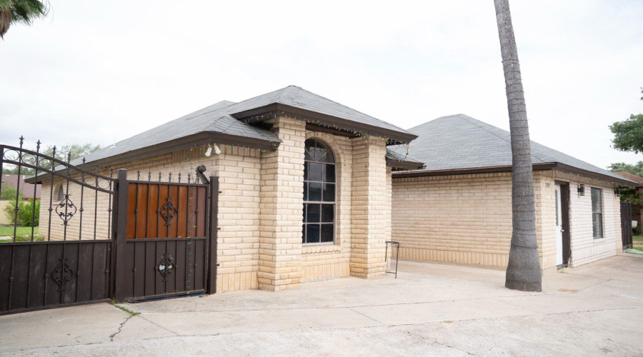 153 Biscayne Lp, Laredo, Texas 78045, 4 Bedrooms Bedrooms, 7 Rooms Rooms,3 BathroomsBathrooms,Residential,For Sale,153 Biscayne Lp,20262100