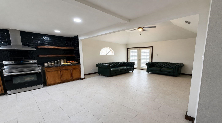153 Biscayne Lp, Laredo, Texas 78045, 4 Bedrooms Bedrooms, 7 Rooms Rooms,3 BathroomsBathrooms,Residential,For Sale,153 Biscayne Lp,20262100