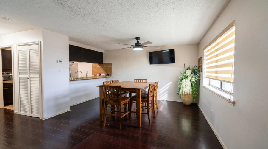 8915 McPherson Rd, Laredo, Texas 78041, 2 Bedrooms Bedrooms, 2 Rooms Rooms,2 BathroomsBathrooms,Residential,For Sale,8915 McPherson Rd,20262102