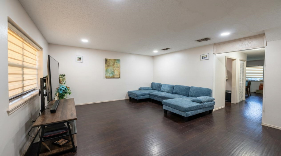 8915 McPherson Rd, Laredo, Texas 78041, 2 Bedrooms Bedrooms, 2 Rooms Rooms,2 BathroomsBathrooms,Residential,For Sale,8915 McPherson Rd,20262102