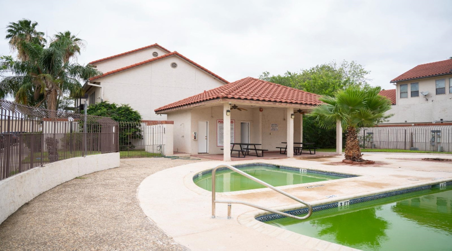 101 W Del Mar Blvd, Laredo, Texas 78041, 3 Bedrooms Bedrooms, 5 Rooms Rooms,2 BathroomsBathrooms,Residential,For Sale,101 W Del Mar Blvd,20262103