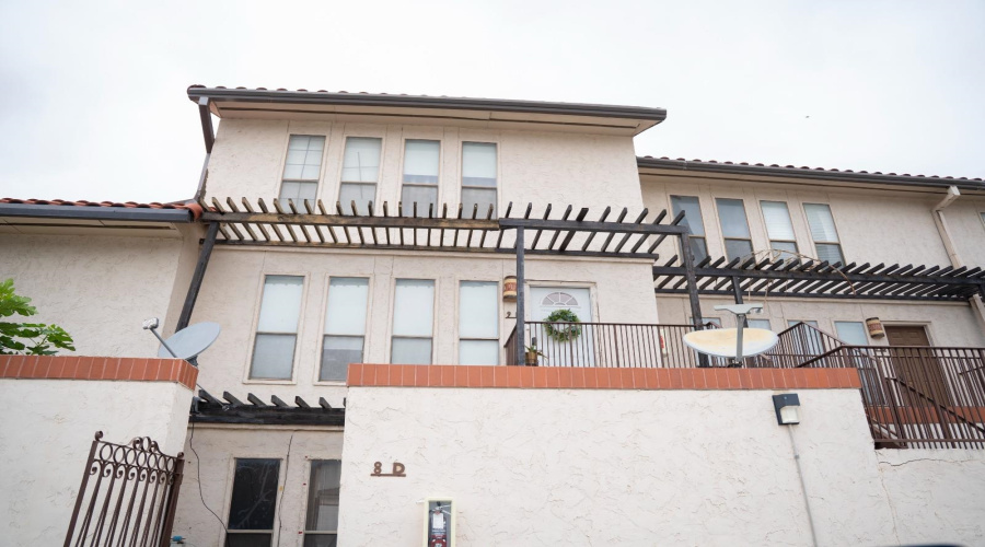 101 W Del Mar Blvd, Laredo, Texas 78041, 3 Bedrooms Bedrooms, 5 Rooms Rooms,2 BathroomsBathrooms,Residential,For Sale,101 W Del Mar Blvd,20262103