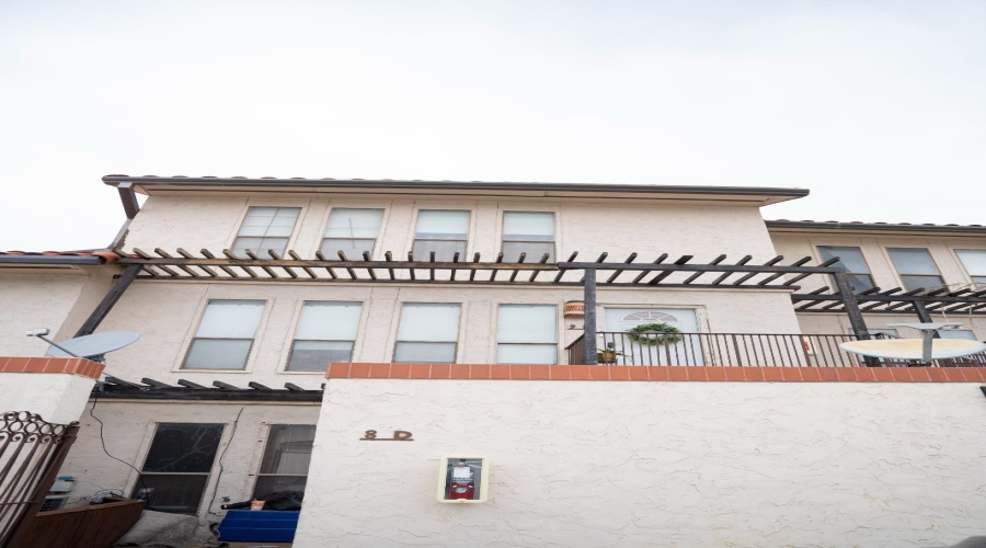 101 W Del Mar Blvd, Laredo, Texas 78041, 3 Bedrooms Bedrooms, 5 Rooms Rooms,2 BathroomsBathrooms,Residential,For Sale,101 W Del Mar Blvd,20262103