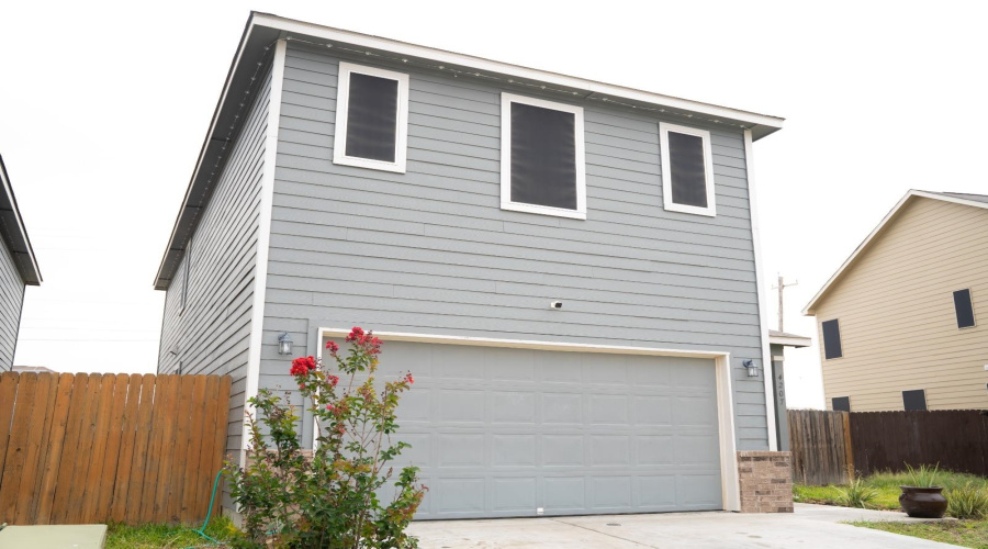 4207 Lorisa, Laredo, Texas 78046, 5 Bedrooms Bedrooms, 7 Rooms Rooms,2 BathroomsBathrooms,Residential,For Rent,4207 Lorisa,20262104
