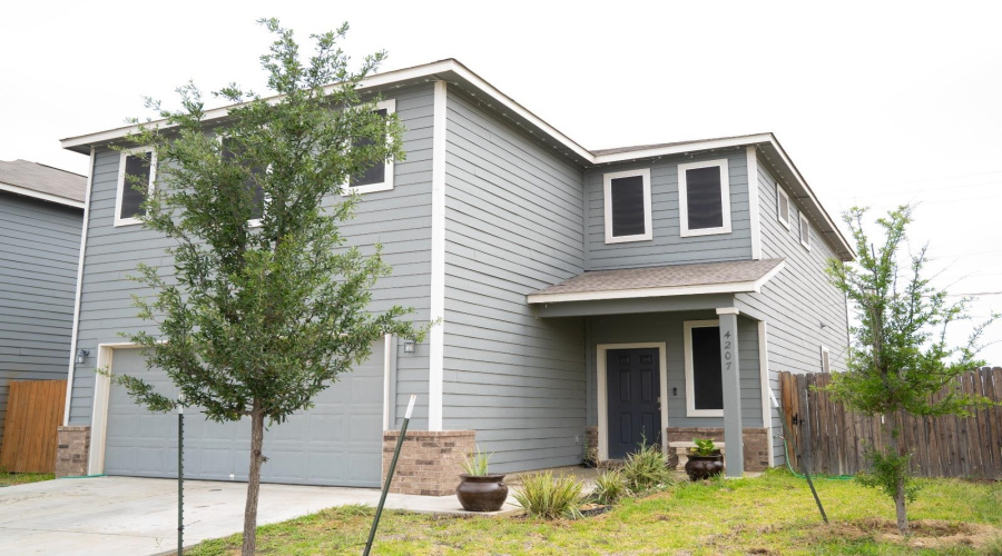 4207 Lorisa, Laredo, Texas 78046, 5 Bedrooms Bedrooms, 7 Rooms Rooms,2 BathroomsBathrooms,Residential,For Rent,4207 Lorisa,20262104