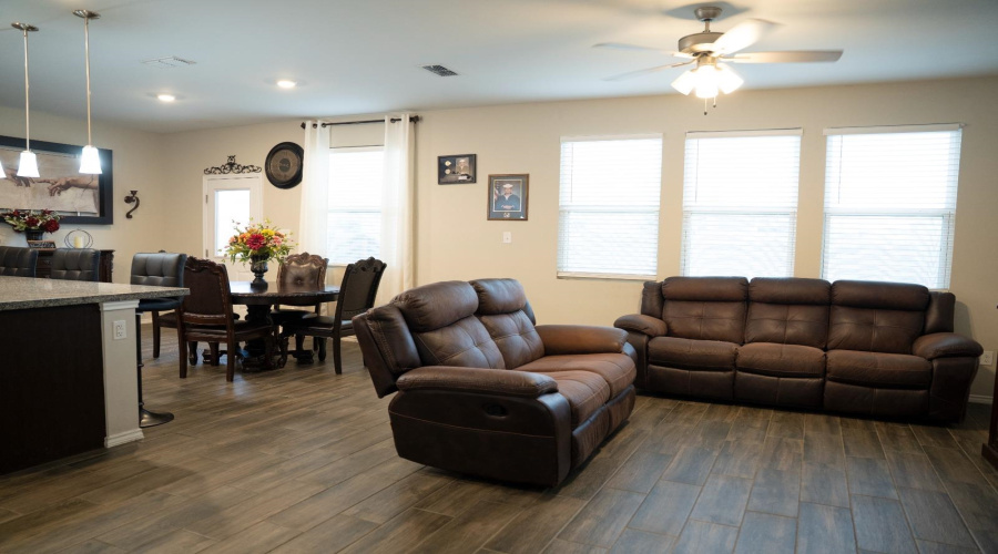 4207 Lorisa, Laredo, Texas 78046, 5 Bedrooms Bedrooms, 7 Rooms Rooms,2 BathroomsBathrooms,Residential,For Rent,4207 Lorisa,20262104