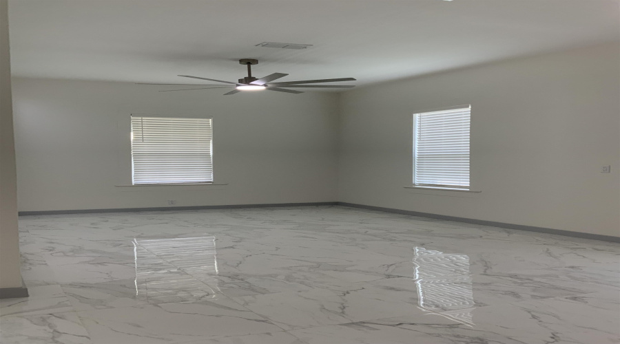 919 Willow St, Laredo, Texas 78040, 3 Bedrooms Bedrooms, 7 Rooms Rooms,2 BathroomsBathrooms,Residential,For Sale,919 Willow St,20262105