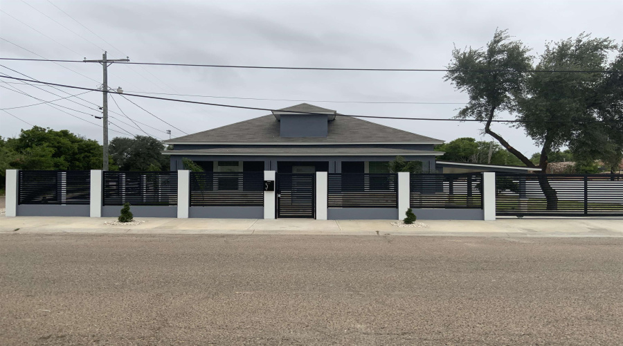 919 Willow St, Laredo, Texas 78040, 3 Bedrooms Bedrooms, 7 Rooms Rooms,2 BathroomsBathrooms,Residential,For Sale,919 Willow St,20262105