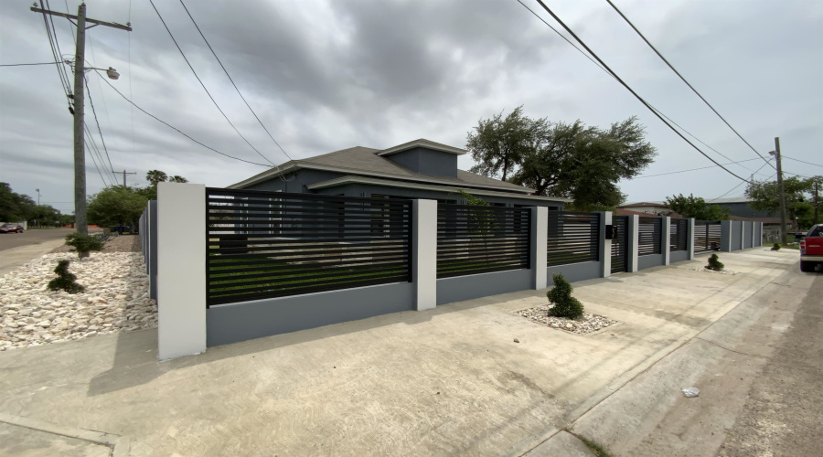 919 Willow St, Laredo, Texas 78040, 3 Bedrooms Bedrooms, 7 Rooms Rooms,2 BathroomsBathrooms,Residential,For Sale,919 Willow St,20262105
