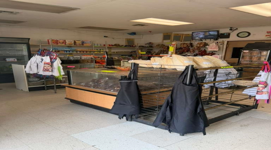 2720 Zacatecas St, Laredo, Texas 78046, ,1 BathroomBathrooms,Commercial retail/office,For Sale,2720 Zacatecas St,20262101