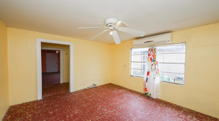 2305 San Jorge Ave, Laredo, Texas 78040, 2 Bedrooms Bedrooms, 4 Rooms Rooms,1 BathroomBathrooms,Residential,For Sale,2305 San Jorge Ave,20262107