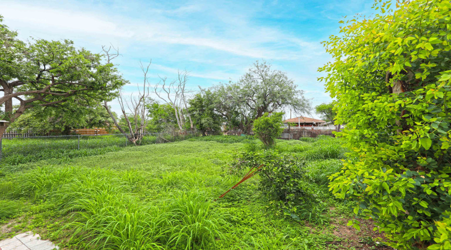 2305 San Jorge Ave, Laredo, Texas 78040, 2 Bedrooms Bedrooms, 4 Rooms Rooms,1 BathroomBathrooms,Residential,For Sale,2305 San Jorge Ave,20262107
