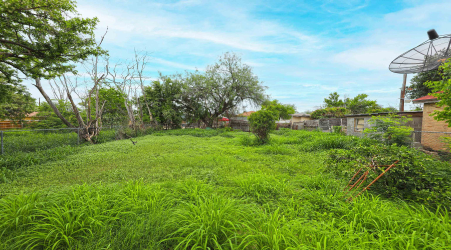 2305 San Jorge Ave, Laredo, Texas 78040, 2 Bedrooms Bedrooms, 4 Rooms Rooms,1 BathroomBathrooms,Residential,For Sale,2305 San Jorge Ave,20262107