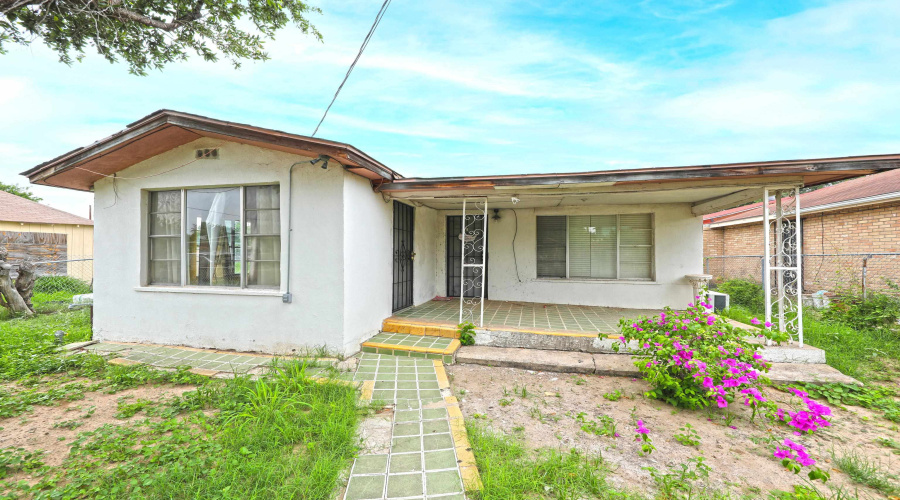 2305 San Jorge Ave, Laredo, Texas 78040, 2 Bedrooms Bedrooms, 4 Rooms Rooms,1 BathroomBathrooms,Residential,For Sale,2305 San Jorge Ave,20262107
